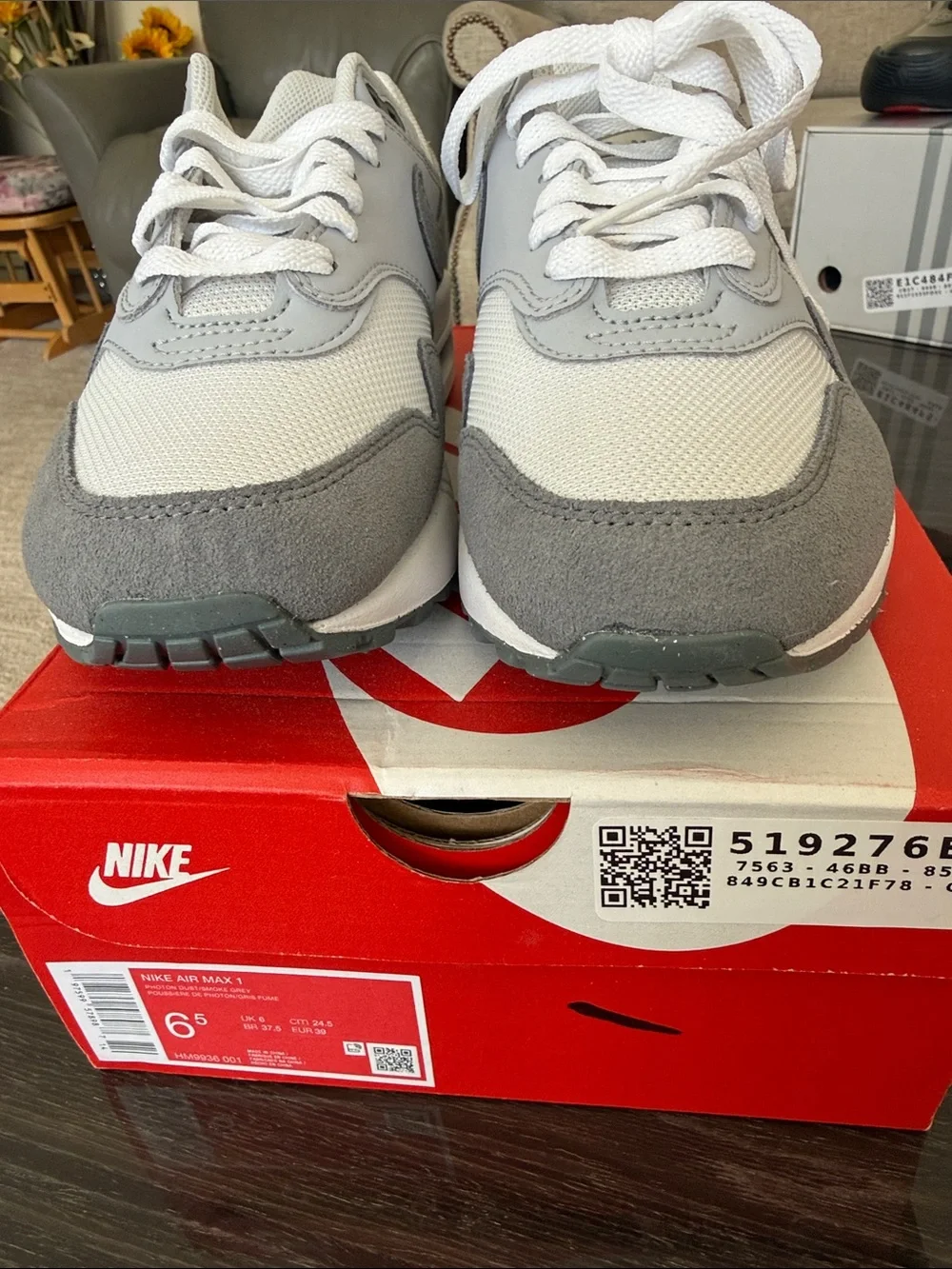 Nike women’s Grey, White and Dark Grey Casual Sneakers
